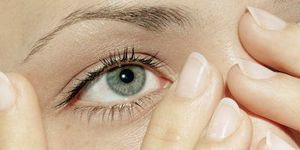 Как избавиться от мешков под очами? 